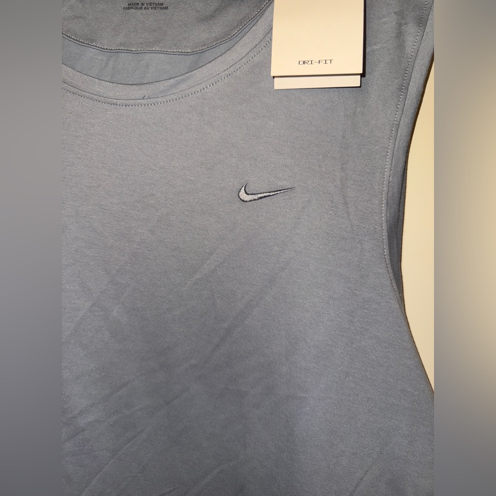 NWT Nike Primary Dri-FIT
Versatile Tank - Men's size 2XL gray - Picture 2 of 6